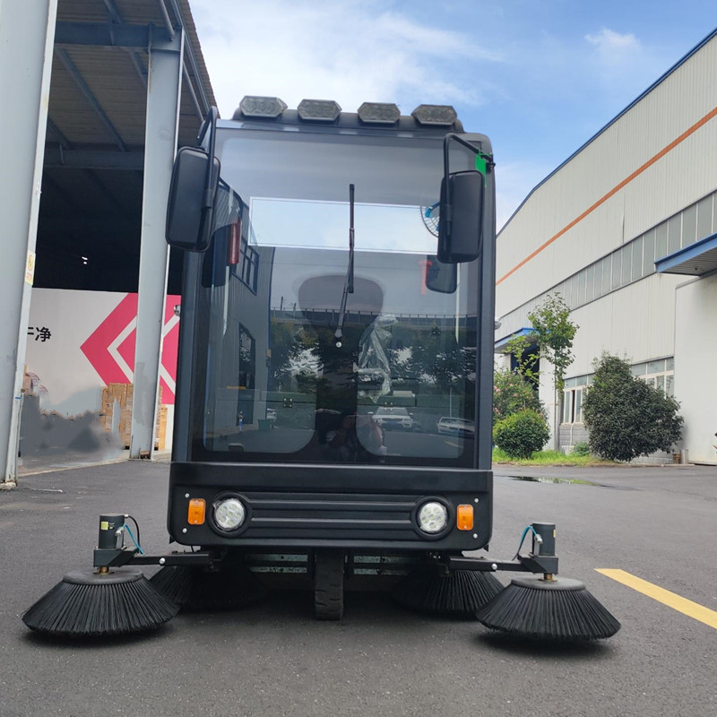 榮事達(dá)電動掃地機(jī)可以在景區(qū)清潔衛(wèi)生.jpg